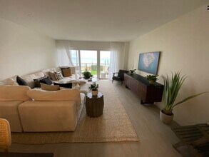 1021 Hillsboro Mile in Lighthouse Point, FL - Building Photo - Building Photo