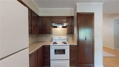 4814 Afton Oaks Dr in College Station, TX - Foto de edificio - Building Photo