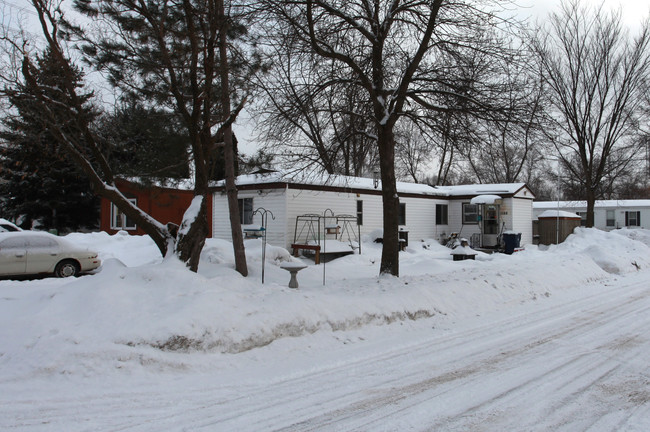 Creekside Mobile Home Park in Coon Rapids, MN - Building Photo - Building Photo