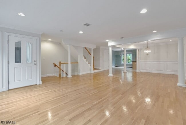 6 Skymark Ct in Upper Saddle River, NJ - Building Photo - Building Photo