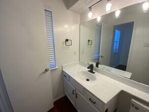 9611 Woodvale Dr in Austin, TX - Building Photo - Building Photo