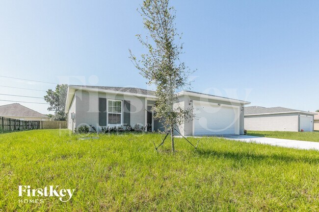 952 SW Jasper Ave in Port St. Lucie, FL - Foto de edificio - Building Photo