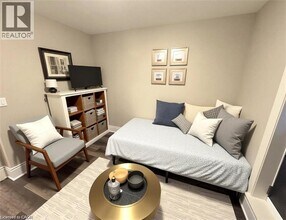 691 Wilson St in Hamilton, ON - Building Photo - Building Photo