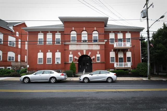 420 W Pennsylvania Ave in Pen Argyl, PA - Building Photo