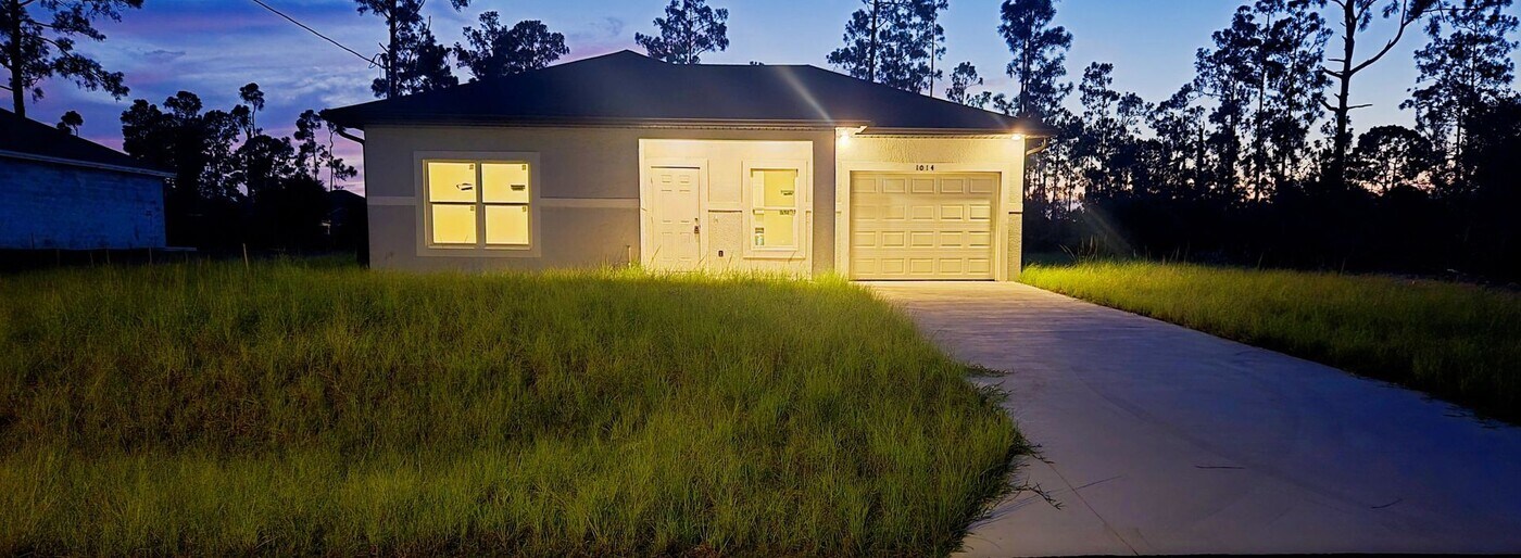 1014 Garnet Ave in Lehigh Acres, FL - Building Photo