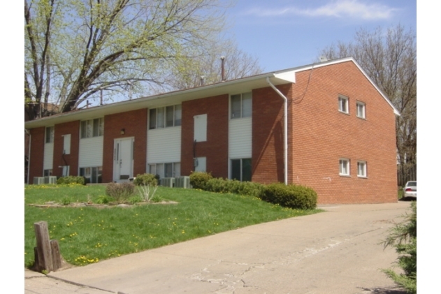 3841 Wilkes Ave in Davenport, IA - Building Photo