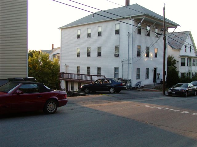 40 Whitcomb St in Webster, MA - Building Photo