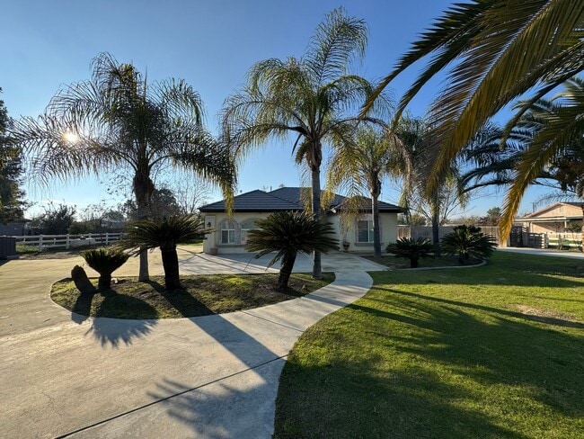 5553 Bussell Rd in Bakersfield, CA - Building Photo - Building Photo