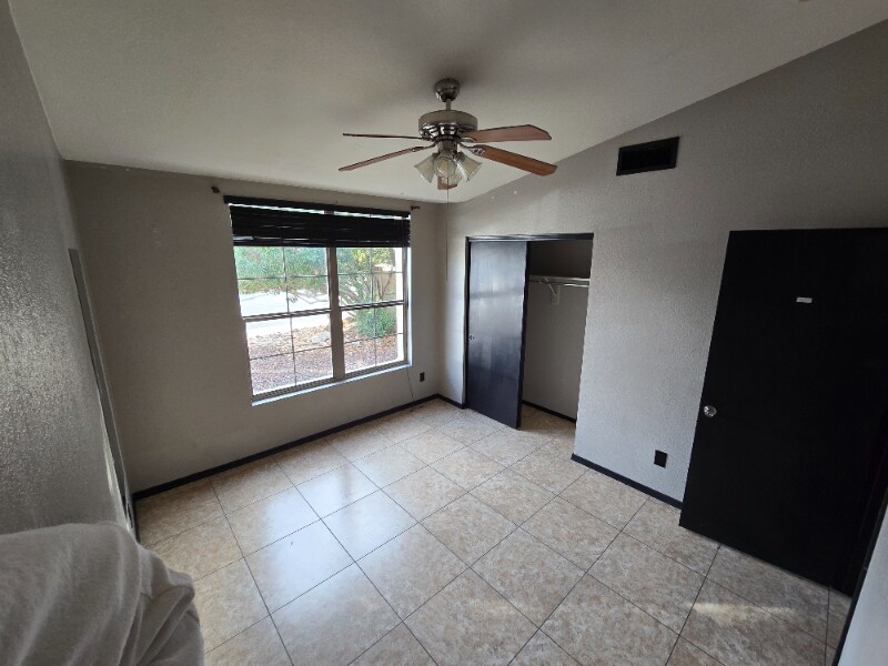 8228 W Palmaire Ave in Glendale, AZ - Foto de edificio