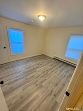 55 Spring St in Enfield, CT - Building Photo - Building Photo