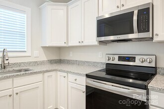 3024 Seymour Dr in Charlotte, NC - Building Photo - Building Photo