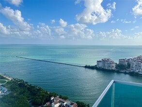 300 S Pointe Dr in Miami Beach, FL - Building Photo - Building Photo