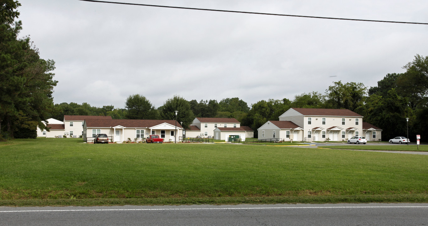 Chuckatuck Square in Suffolk, VA - Building Photo