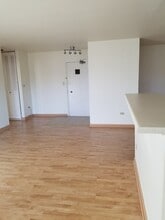 290 N Westgate Rd, Unit 216 in Mount Prospect, IL - Foto de edificio - Building Photo