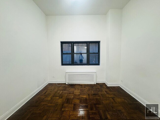 EAST 35 STREET in New York, NY - Building Photo - Building Photo