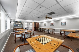 Rosehaven Manor in Flint, MI - Foto de edificio - Interior Photo