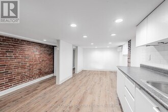 49 Stanhope Ave in Toronto, ON - Building Photo - Building Photo
