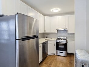 520 W Cornelia Ave, Unit 110 in Chicago, IL - Foto de edificio - Building Photo