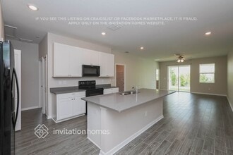 7610 Ashcroft Dr in Zephyrhills, FL - Foto de edificio - Building Photo