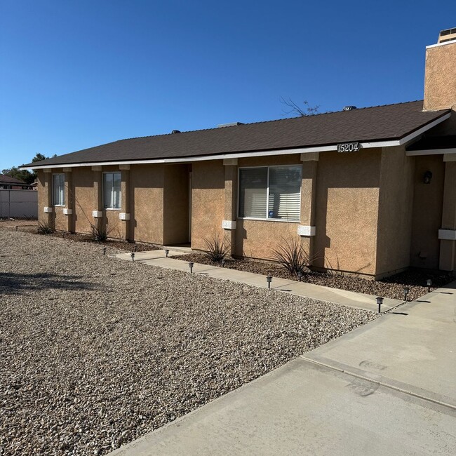 15204 Nanticoke Rd in Apple Valley, CA - Foto de edificio - Building Photo