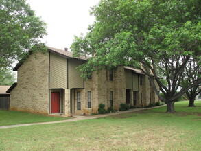 900 Kilkenny Ct in Denton, TX - Foto de edificio - Building Photo