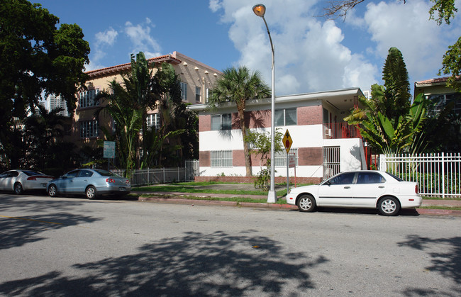 Gayle Apartments in Miami Beach, FL - Building Photo - Building Photo