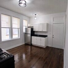 4058 W Hirsch St in Chicago, IL - Building Photo - Building Photo