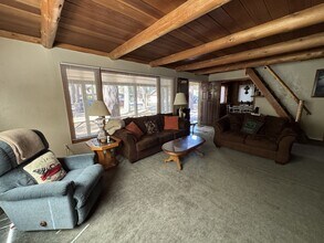 950 Lakeview Ave in South Lake Tahoe, CA - Building Photo - Building Photo