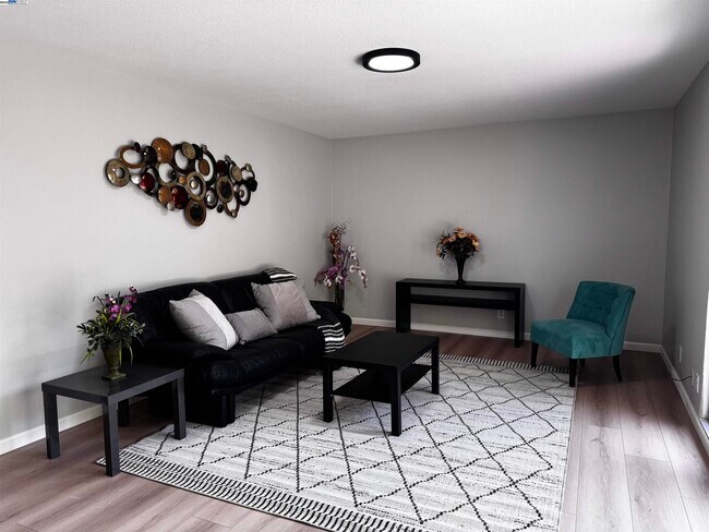 2755 Country Dr in Fremont, CA - Building Photo - Building Photo