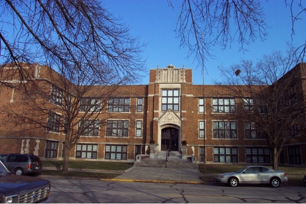 School Apartments in Jacksonville, IL - Building Photo