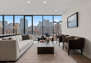 366 W Superior St in Chicago, IL - Building Photo - Building Photo