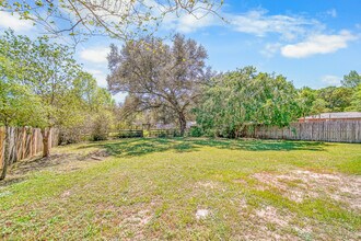 5899 Gillum Rd in Milton, FL - Foto de edificio - Building Photo