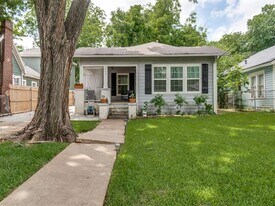 911 S Adams Ave in Dallas, TX - Building Photo