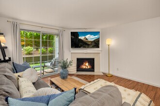 215 9th St in Kirkland, WA - Building Photo - Building Photo