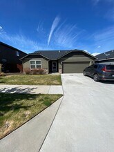 2794 NE Spring Water Pl in Bend, OR - Building Photo - Building Photo