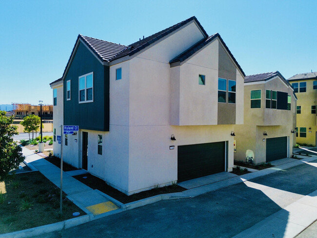 27366 Hyland in Stevenson Ranch, CA - Foto de edificio - Building Photo