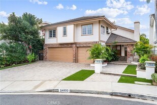 24832 Los Gatos Dr in Laguna Hills, CA - Building Photo