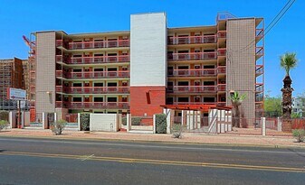 Ambassador West Apartments in Phoenix, AZ - Building Photo