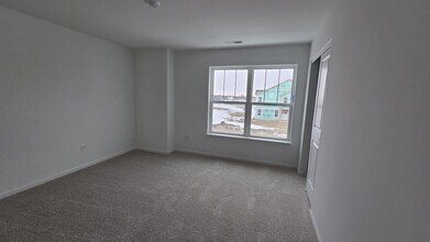 450 Hathaway Ln in Oswego, IL - Building Photo - Building Photo