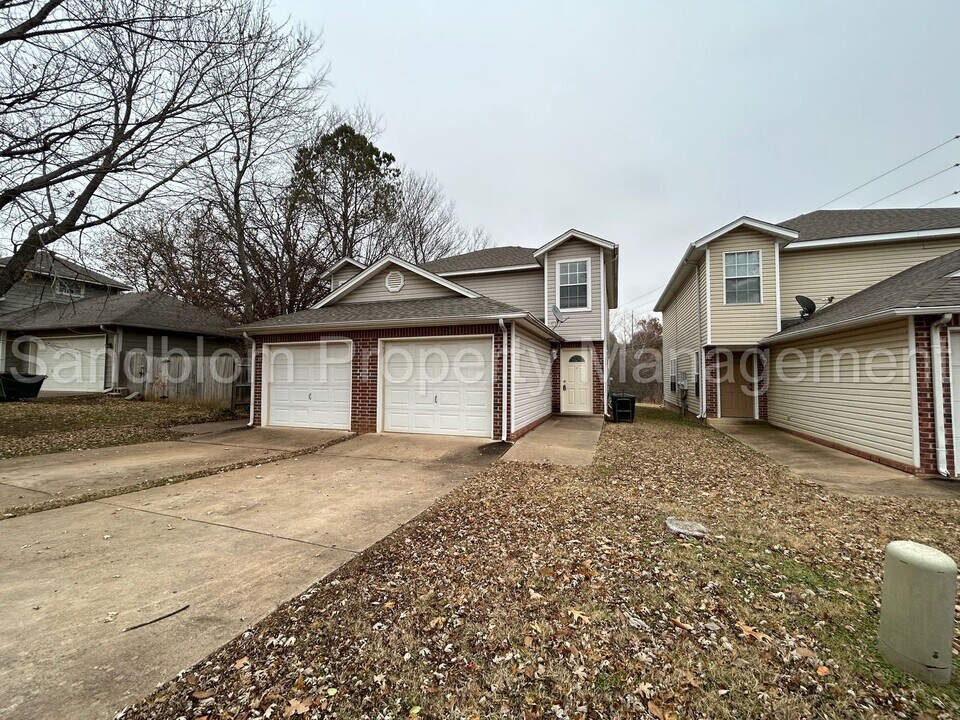 4033 Rawson Rd in Sand Springs, OK - Building Photo