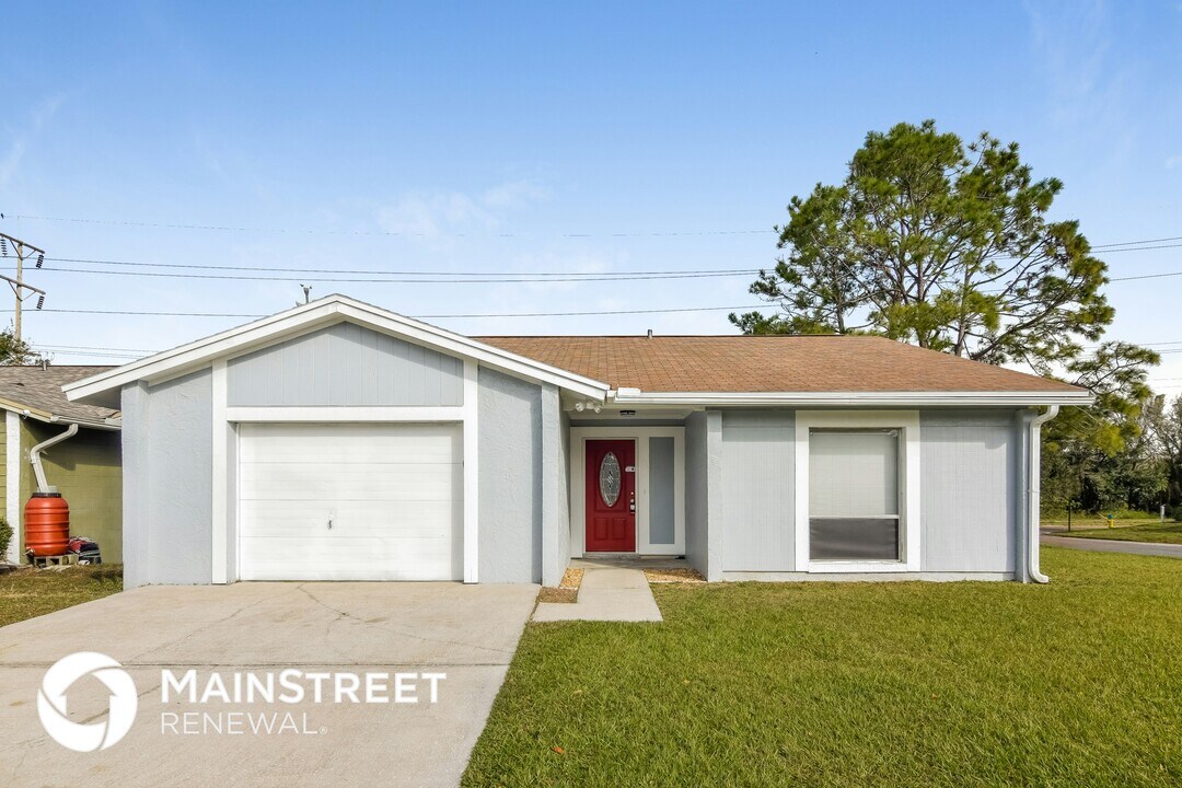 1779 Lakeview Village Dr in Brandon, FL - Building Photo