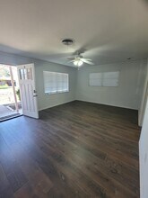 7711 Lazy Ln in Austin, TX - Building Photo - Building Photo
