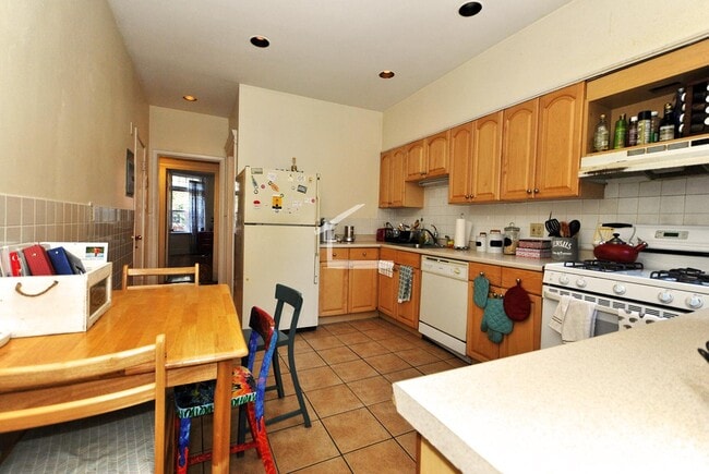 10 Strathmore Rd, Unit 2