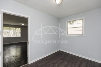 2325 Westbrook Cir N in Jacksonville, FL - Building Photo - Building Photo