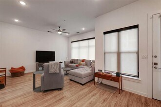 4901 Springdale Rd in Austin, TX - Building Photo - Building Photo