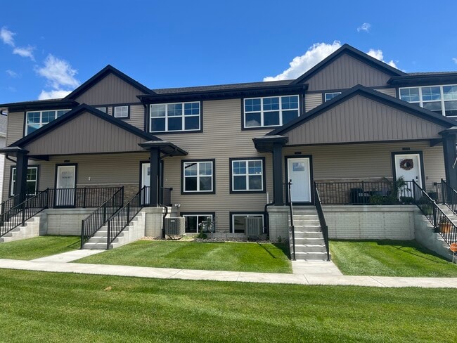 2432 Roycroft Aly