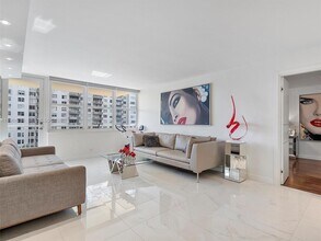 251 174th St in Sunny Isles Beach, FL - Building Photo - Building Photo