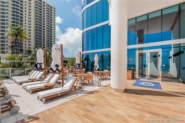 17475 Collins Ave, Unit 504 in Sunny Isles Beach, FL - Building Photo