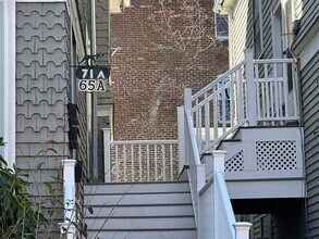 74 Gardner St in Boston, MA - Foto de edificio - Building Photo