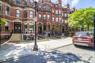 246 Newbury St in Boston, MA - Building Photo - Building Photo